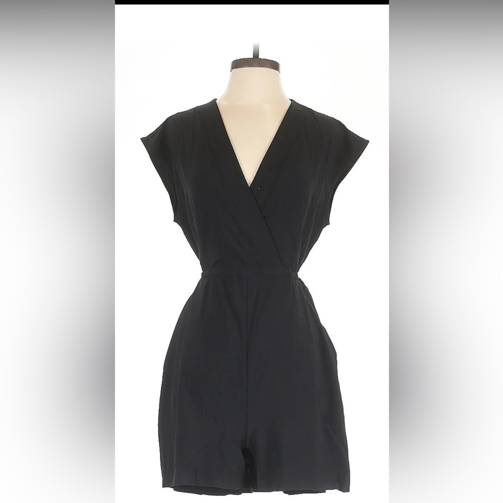 Athleta v neck shorts romper